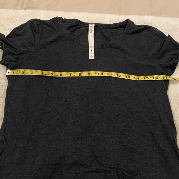 Lululemon Tee Size 6 - Picture 7 of 8